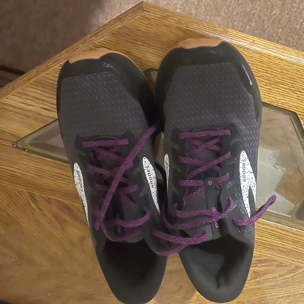 Brooks Women’s Divide 4 GTX Waterproof Trail Running Shoe size 9